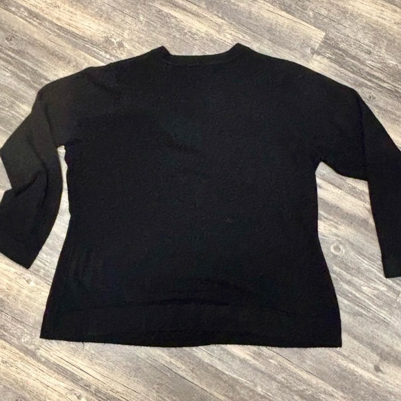 Black Womens V-Neck Sweater with Rosettes 1X EUC - Picture 3 of 16